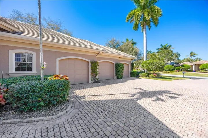 1687 Persimmon Dr, Naples, Florida 34109