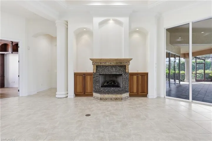 1687 Persimmon Dr, Naples, Florida 34109