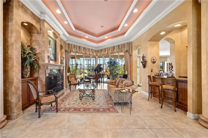 1687  Persimmon  DR, Naples, FL 34109