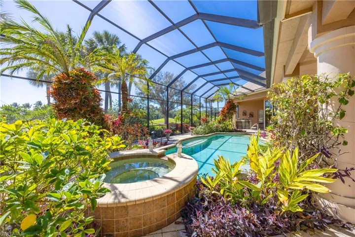 1687  Persimmon  DR, Naples, FL 34109