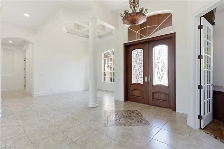 1687 Persimmon Dr, Naples, Florida 34109