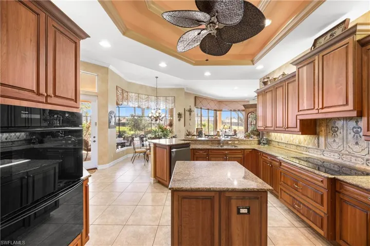 1687  Persimmon  DR, Naples, FL 34109