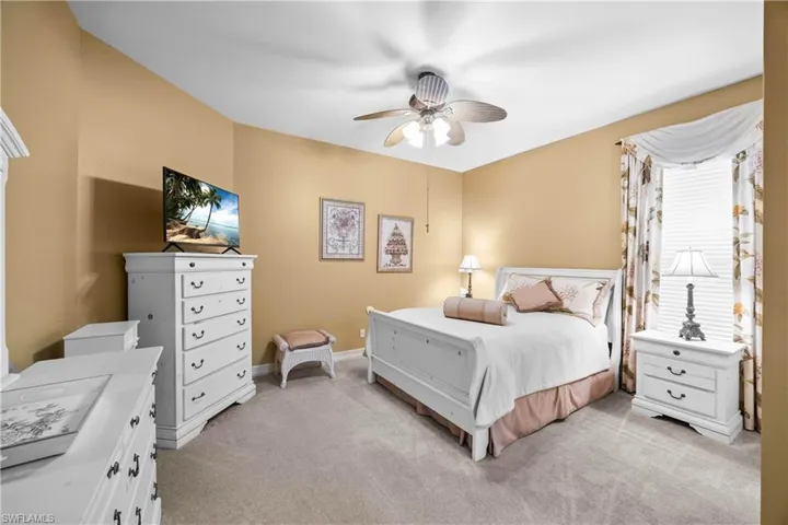 1687  Persimmon  DR, Naples, FL 34109