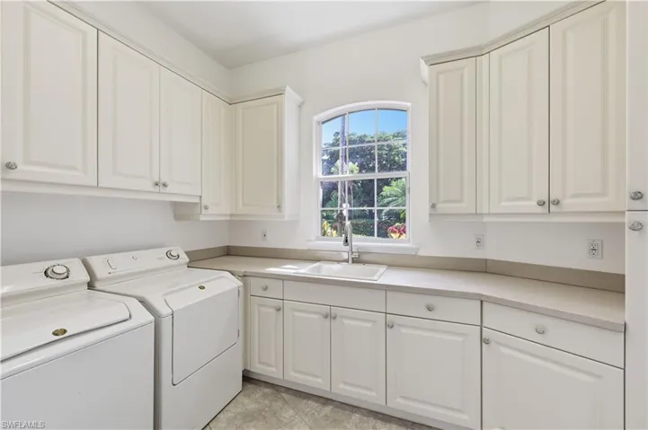 1687 Persimmon Dr, Naples, Florida 34109