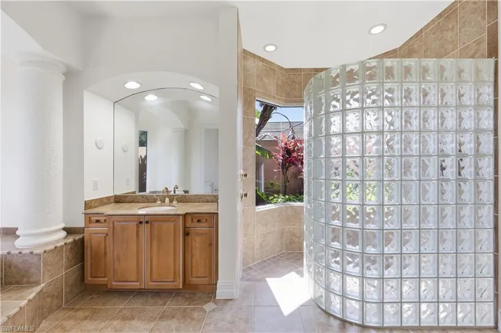 1687 Persimmon Dr, Naples, Florida 34109