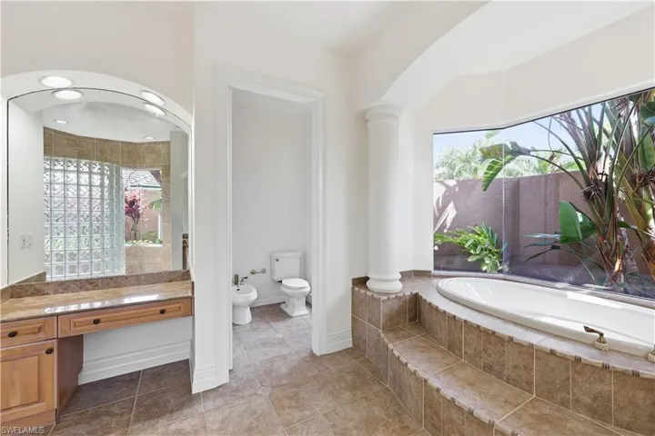 1687 Persimmon Dr, Naples, Florida 34109