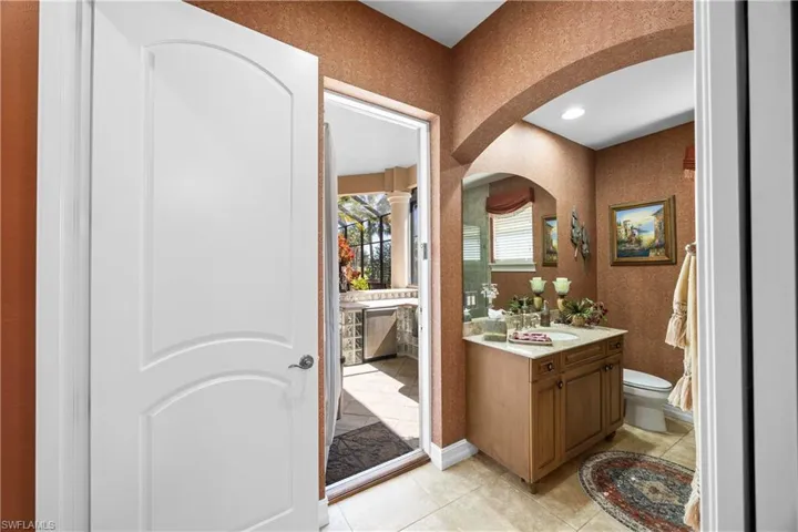 1687  Persimmon  DR, Naples, FL 34109