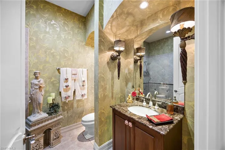 1687  Persimmon  DR, Naples, FL 34109