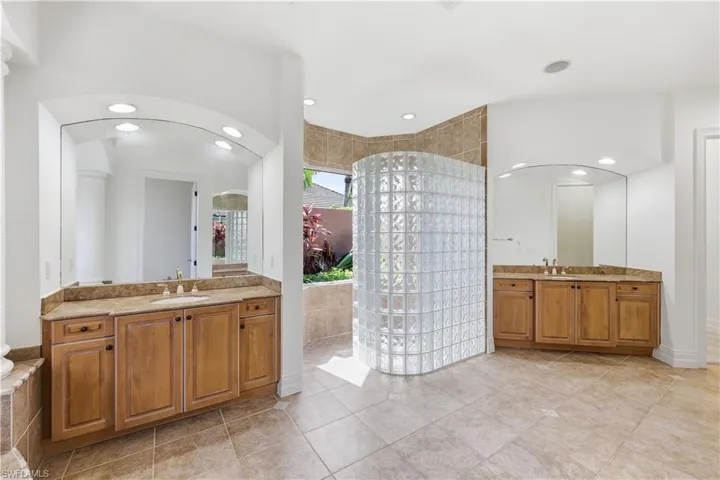 1687 Persimmon Dr, Naples, Florida 34109