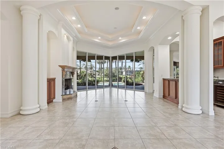 1687 Persimmon Dr, Naples, Florida 34109