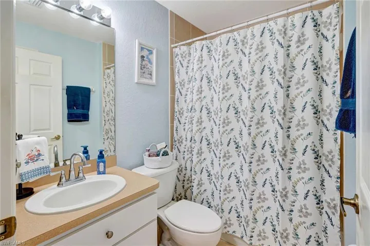 Guest bathroom with shower/tub combo