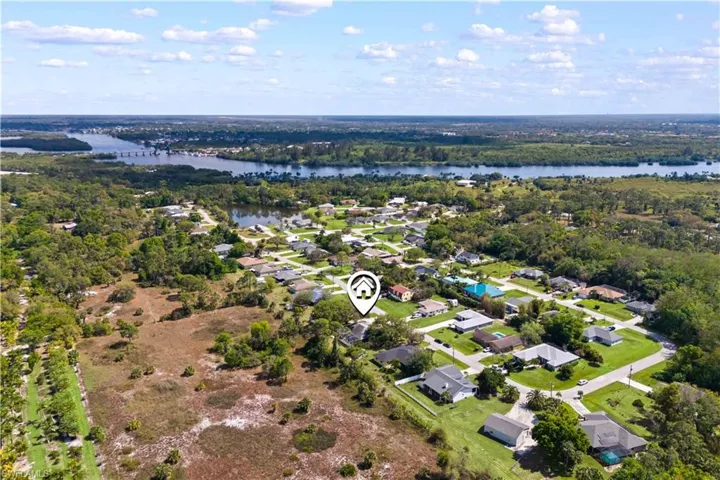 Bird's eye view with a residential view, a water view, and a forest view