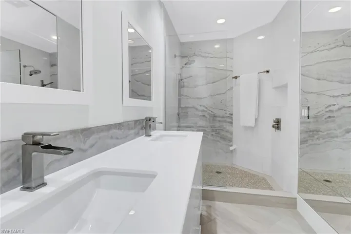 450  Bayfront  PL, Naples, FL 34102