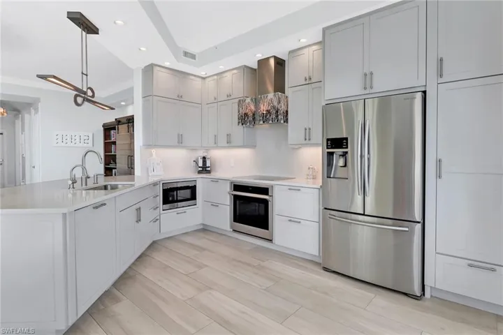 450  Bayfront  PL, Naples, FL 34102