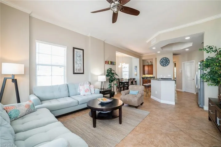 End unit with extra window and additional daylight