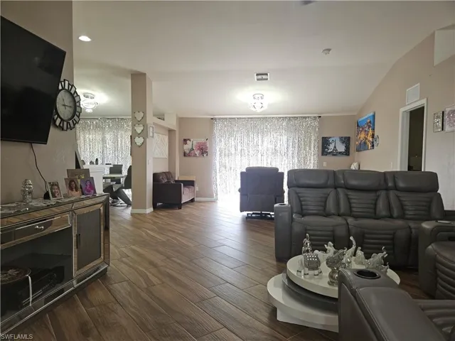 18300 Plumbago Ct, Lehigh Acres, Florida 33972