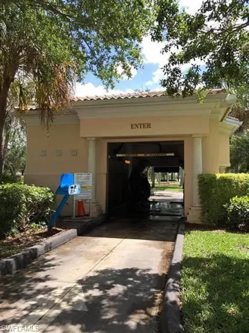 5715  Drummond  WAY, Naples, FL 34119