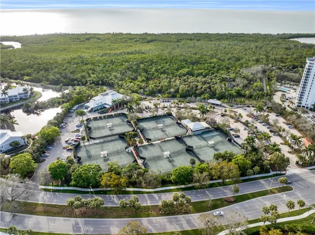 6820  San Marino  DR, Naples, FL 34108