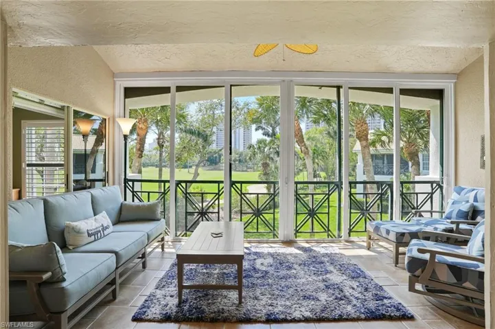 6820  San Marino  DR, Naples, FL 34108