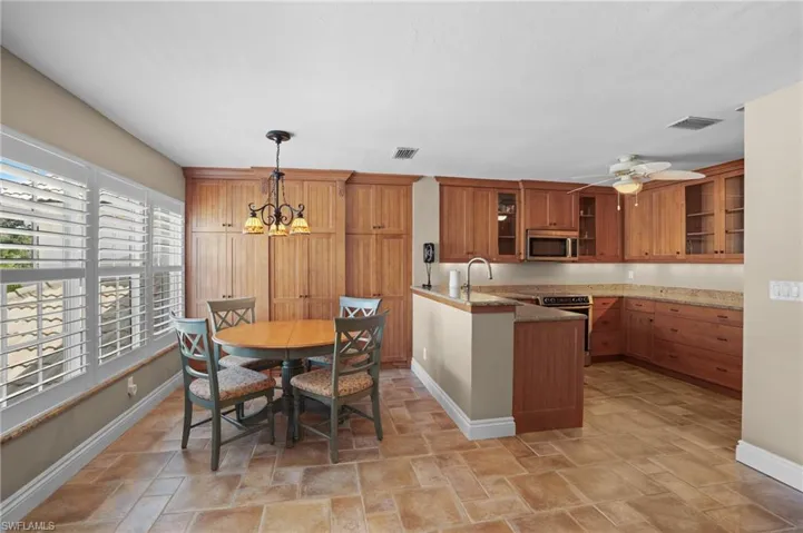 6820  San Marino  DR, Naples, FL 34108