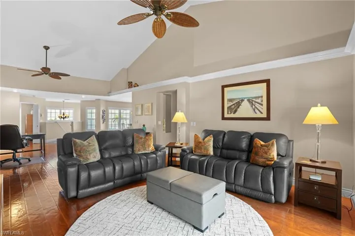 6820  San Marino  DR, Naples, FL 34108