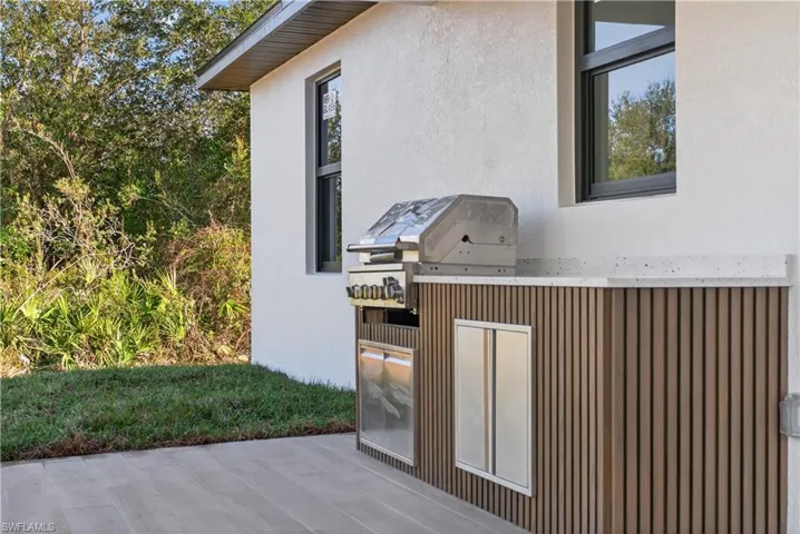 View of patio / terrace with an outdoor kitchen