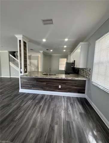 7614 Bristol Cir, Naples, Florida 34120