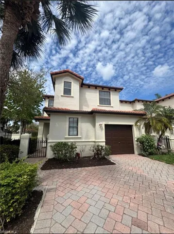 7614 Bristol Cir, Naples, Florida 34120