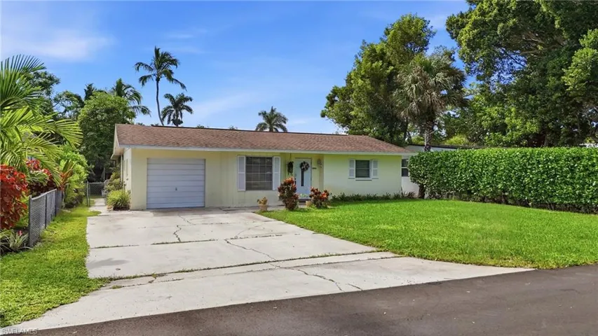 1270 10th Ave N, Naples, Florida 34102