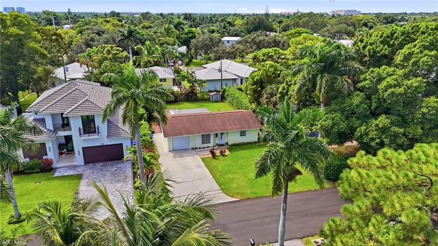 1270 10th Ave N, Naples, Florida 34102