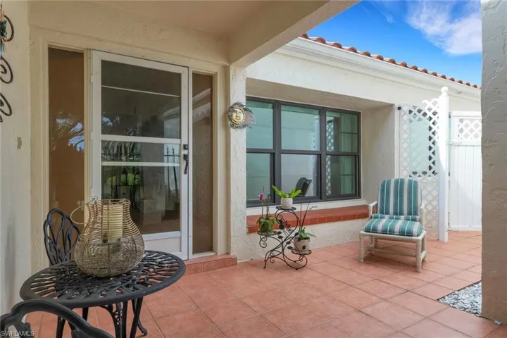 805  Reef Point  CIR, Naples, FL 34108