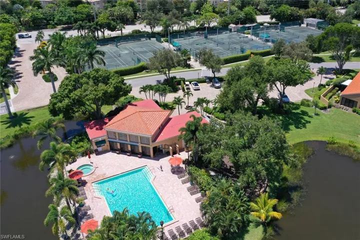 805  Reef Point  CIR, Naples, FL 34108