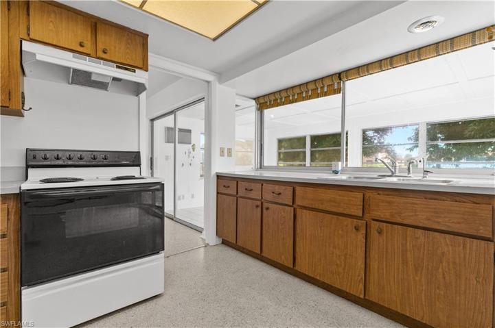 4125 SE 9th CT, CAPE CORAL FL 33904