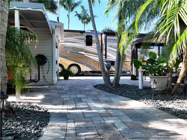 10131 Sunnywood Ct, Fort Myers, Florida 33905