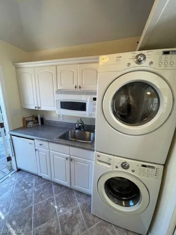 10131 Sunnywood Ct, Fort Myers, Florida 33905