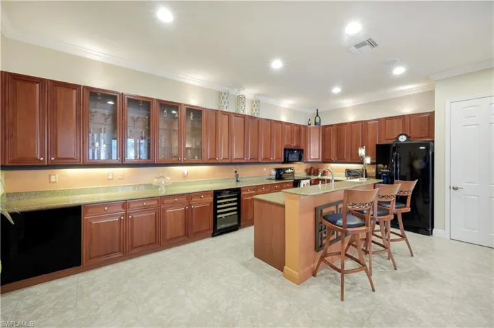 DREAM KITCHEN WITH ALL THIS CABINET AND COUNTER SPACE