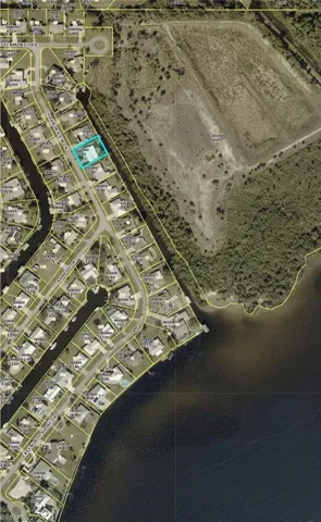 Map / location showing Preserve behind house and Caloosahatchee River at End of street