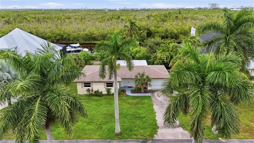 11821 Isle Of Palms Dr, Fort Myers Beach, Florida 33931