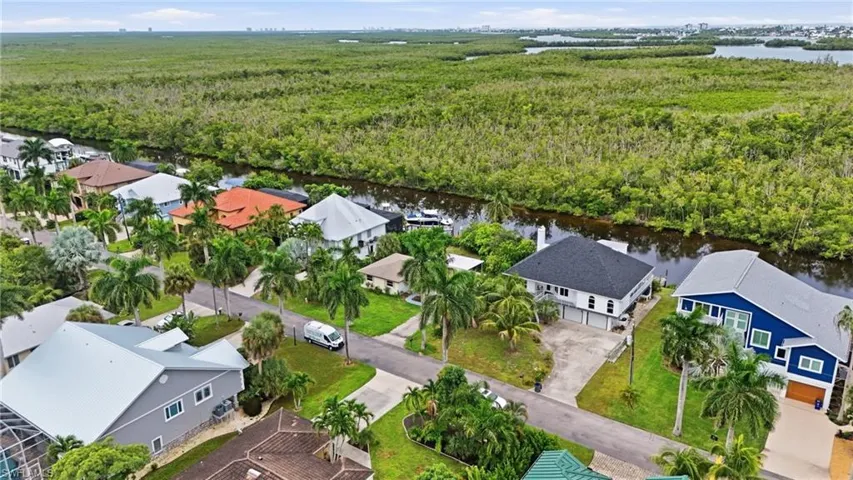 11821 Isle Of Palms Dr, Fort Myers Beach, Florida 33931