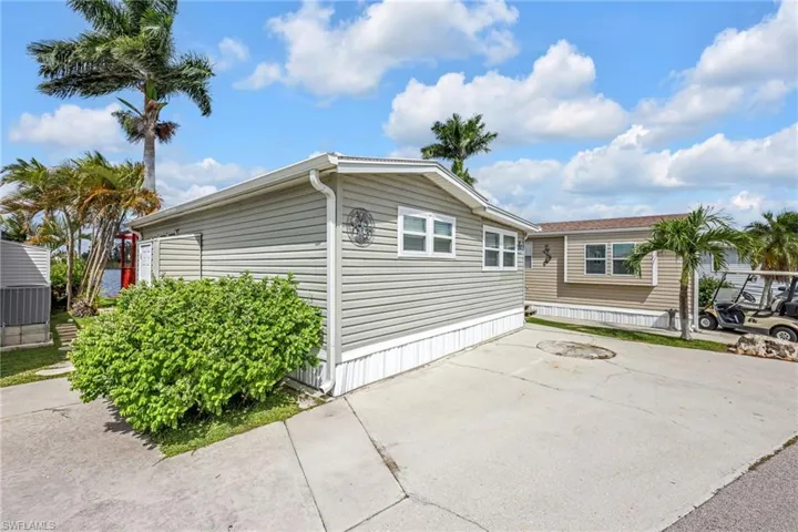 7031 Armadillo Way, Fort Myers, Florida 33967