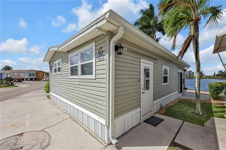 7031 Armadillo Way, Fort Myers, Florida 33967