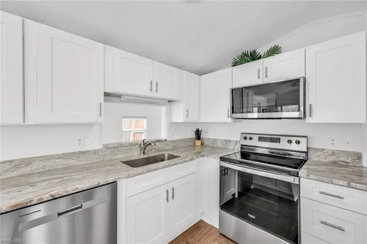 7031 Armadillo Way, Fort Myers, Florida 33967