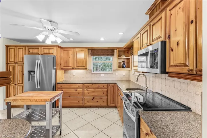 14221  Clubhouse  DR, Bokeelia, FL 33922