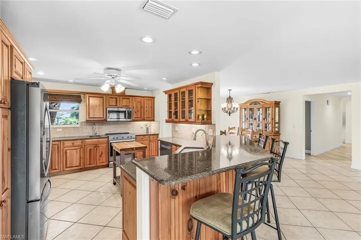 14221  Clubhouse  DR, Bokeelia, FL 33922