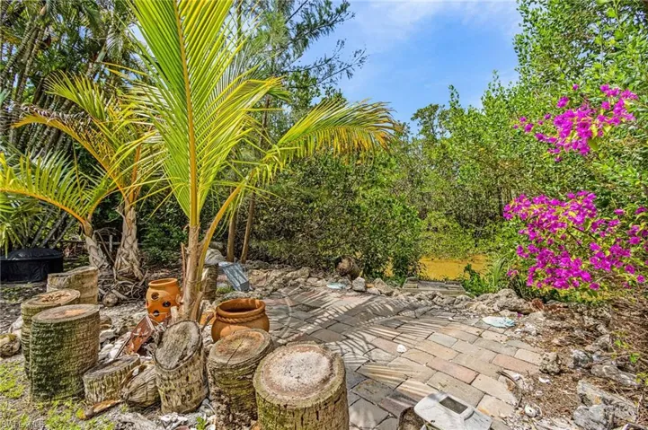 14221  Clubhouse  DR, Bokeelia, FL 33922