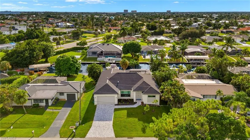 Birds eye view of property
