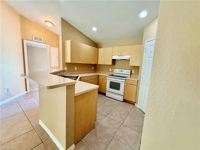 635  Hawthorne S AVE, Lehigh Acres, FL 33974