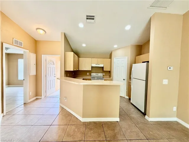 635  Hawthorne S AVE, Lehigh Acres, FL 33974