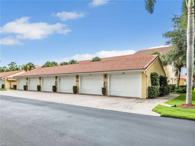 2415  Bayou  LN, Naples, FL 34112
