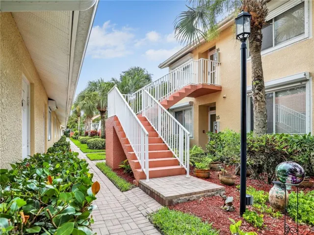 2415  Bayou  LN, Naples, FL 34112